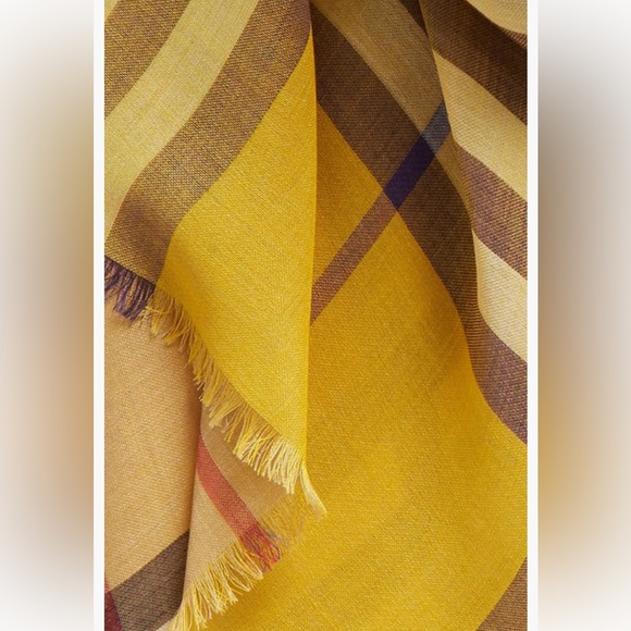 New Burberry Giant Check Wool & Silk Gauze Scarf, Classic Khaki, Archive Beige - Picture 5 of 7